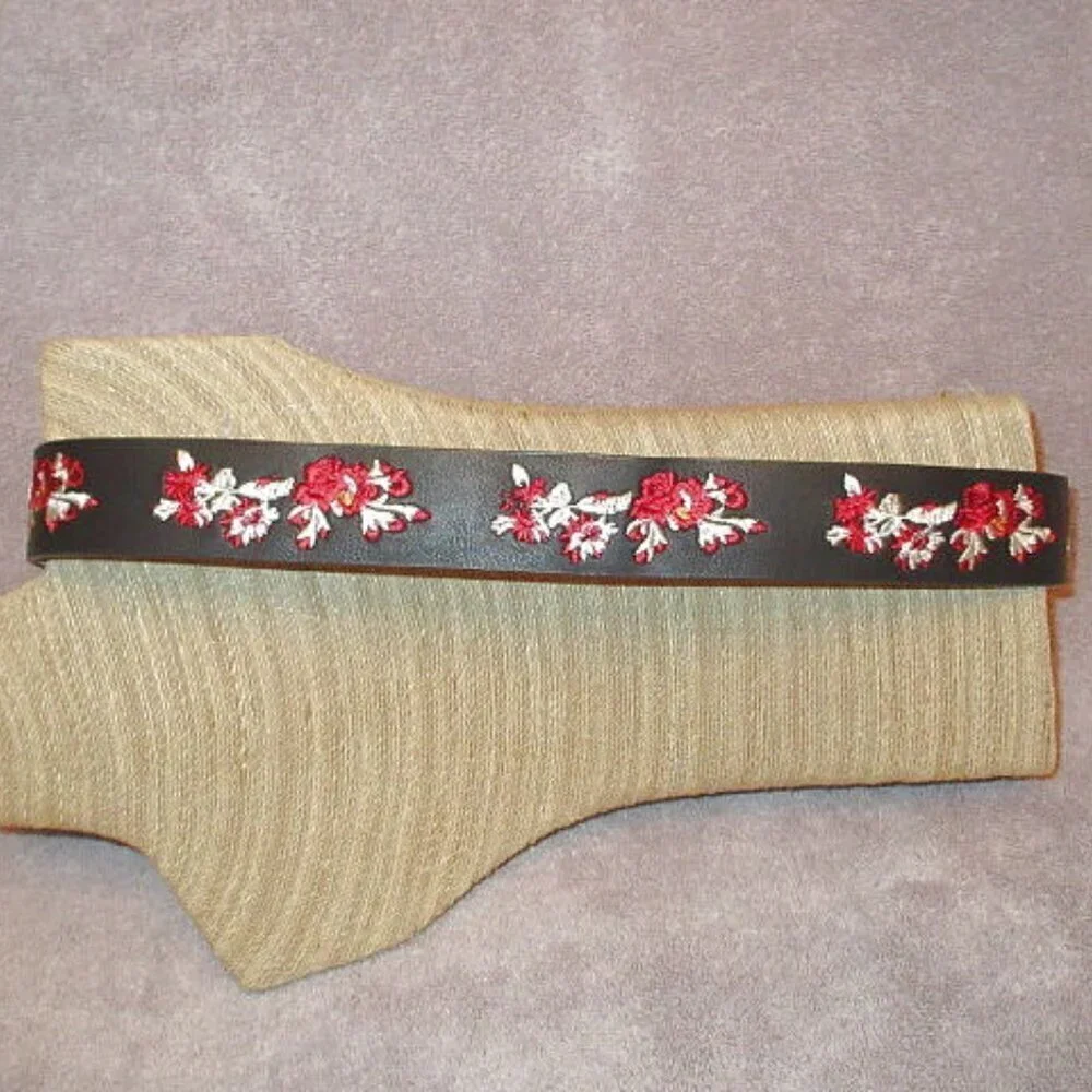 Jessica Simpson Embroidered Belt Size M Faux Leather Dark Floral Whimsigoth Boho